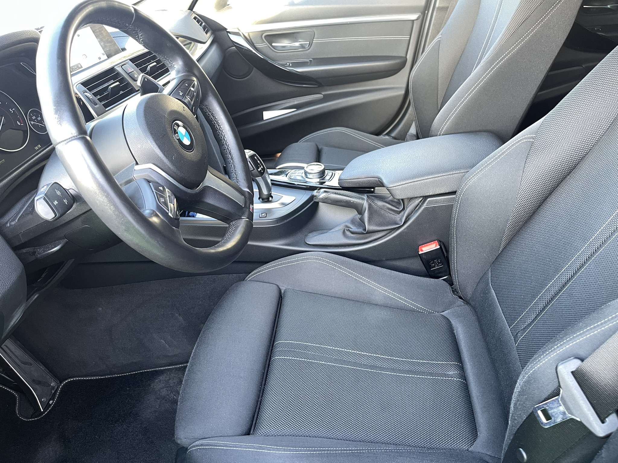 BMW 320 d Pack M | Imagem 13