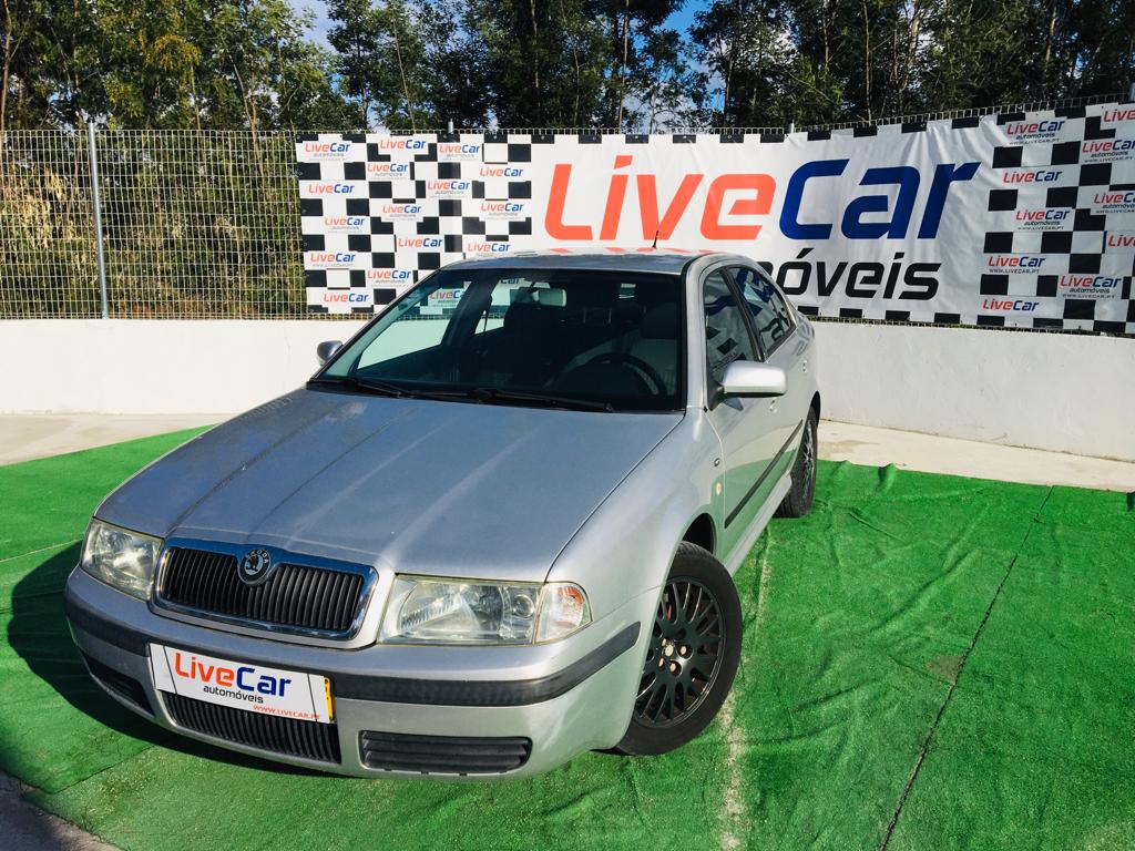 Skoda Octavia 1.6 ELEGANCE | Imagem 8