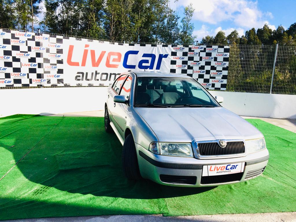 Skoda Octavia 1.6 ELEGANCE | Imagem 9