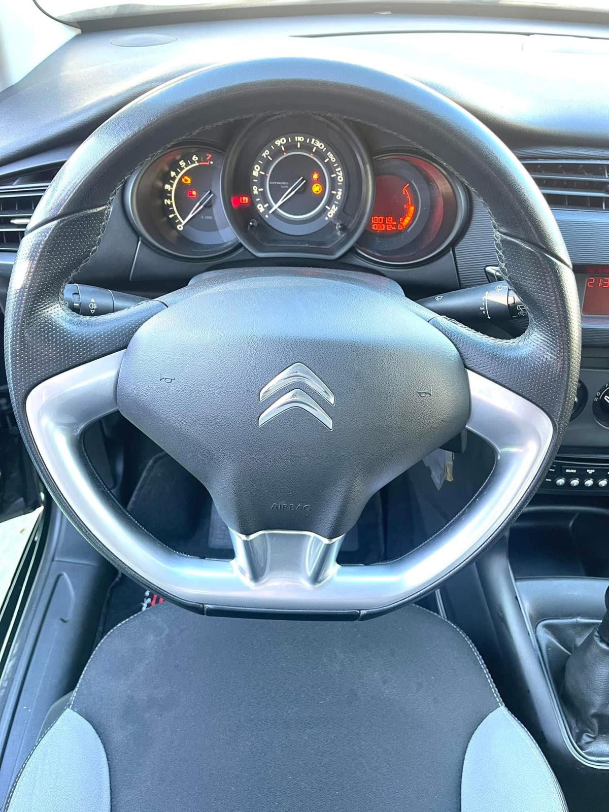 Citroën C3 1.0 VTi Attraction | Imagem 8