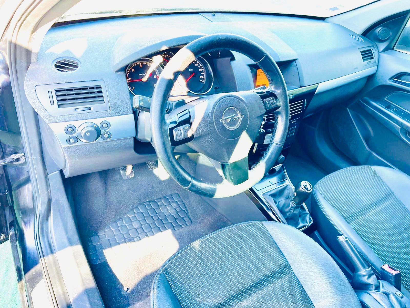 Opel Astra H Caravan 1.7 CDTi | Imagem 16