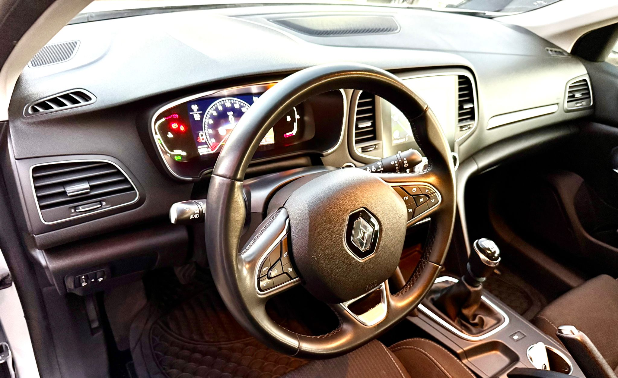 Renault Mégane Sport Tourer 1.5 DCI | Imagem 4